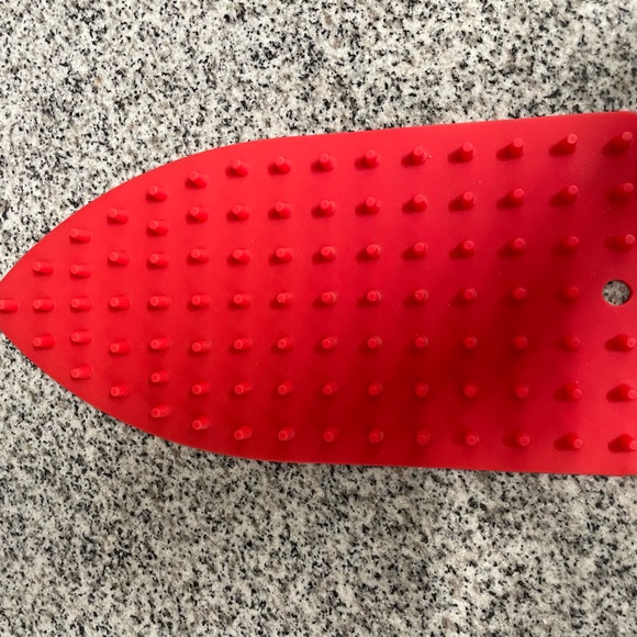 Flat Red Silicone Iron Rest - Picture 4 of 5